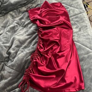 beautiful dress never got to wear cause of covid but it’s so pretty brand new